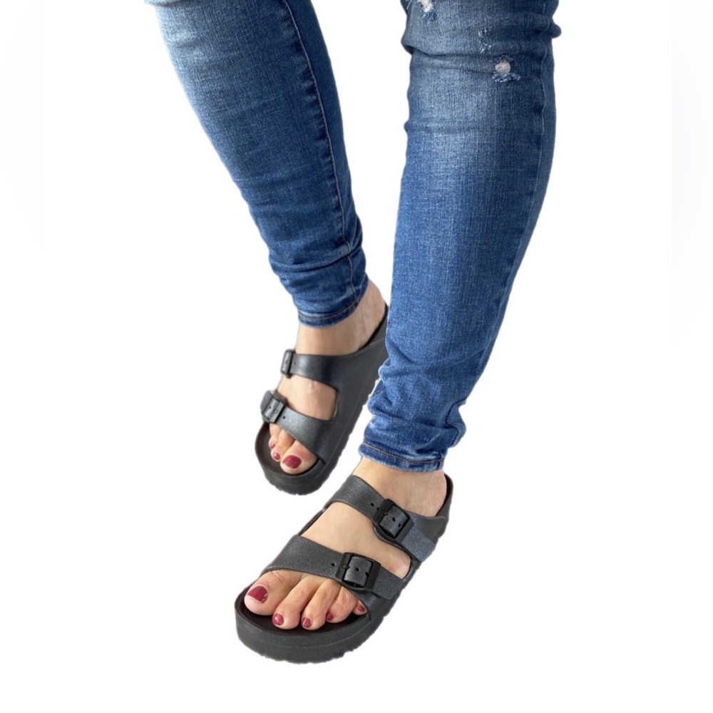 FLOATIE SANDALS IN BLACK